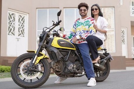 जस्सी गिल, धनश्री वर्मा के साथ इस गाने पर डांस कर रहे हैं, जो आज मोस्ट पॉपुलर डांस इन्फ्लुएंसर बन चुकी हैं.