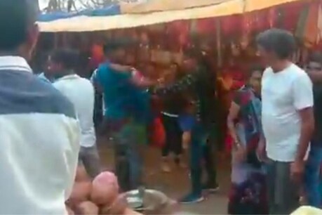 धमतरी में जींस पहनने को लेकर कमेंट करने पर लड़की ने सरेआम लड़के की कर डाली धुनाई.