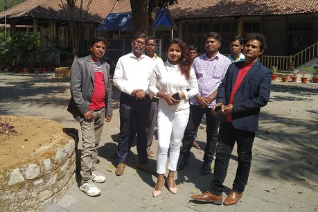 नागपुरी, खोरठा और संथाली भाषाओं की फिल्मों का संसार दम तोड़ता नजर आ रहा है.