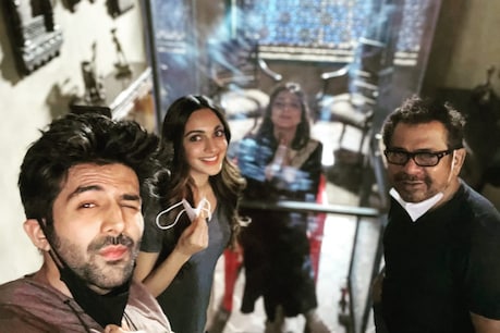 भूलभुलैया 2 के सेट पर (फोटो साभार: @Kartik Aaryan)