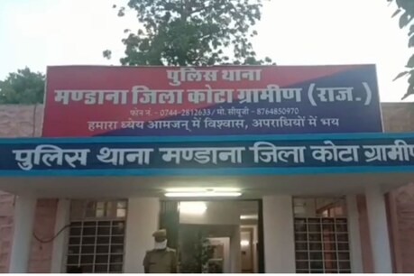 कोटा में एक भीषण सड़क हादसे में तीन लोगों की मौत हो गई है.