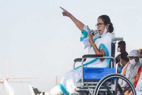 ममता बनर्जी ने प्रधानमंत्री नरेंद्र मोदी पर तंज कसा है. (फाइल फोटो)