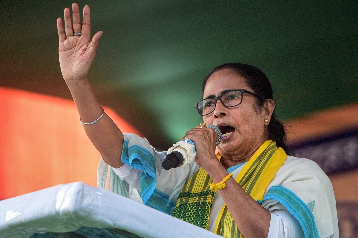 West Bengal Election 2021: बंगाल में नए गठबंधन के लिए ममता से मिलेंगे तेजस्वी, TMC टाल सकती है प्रत्याशियों का ऐलान