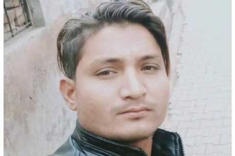 मेरठ में मां ने रात में डरावना सपना देखा कि उसके लापता बेटे को किसी ने मार दिया और वो सपना सच हो गया.