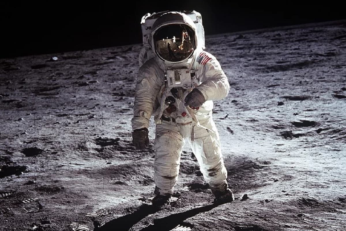 Space, NASA, Moon, Earth, 1960, Apollo 11, Quarantine, Neil Armstrong, Covid-19,