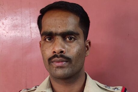 लड़कियों को इम्प्रेस करने के लिए बना पुलिस अधिकारी