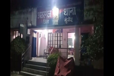 घटना की सूचना मिलने पर पुलिस की टीम गांव पहुंची और युवक को ग्रामीणों के चंगुल से छुड़ाकर थाने ले आई. पुलिस अब उसे हिरासत में लेकर पूछताछ कर रही है