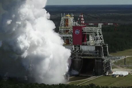 नासा (NASA) के एसएलएस (SLS) का हॉट फायर इंजन परीक्षण दूसरे प्रयास में पूरी तरह सफल रहा. (तस्वीर: NASA TV)