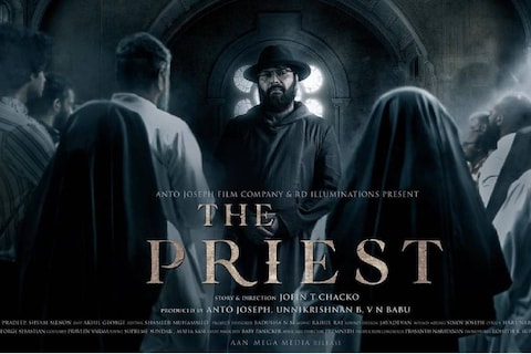ममूटी (Mammotty) की बहुप्रतीक्षित फिल्म 'द प्रीस्ट' (The Priest) की रिलीज आगे बढ़ गई है. दरअसल सरकार ने सिनेमाघरों में दूसरा शो शुरू करने की अनुमति नहीं दी है, जिसके कारण कई फिल्मों के मेकर्स को ये निर्णय लेना पड़ रहा है. 
