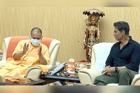 CM Yogi also met Akshay Kumar during the Mumbai tour. (Photo courtesy Twitter @myogioffice)