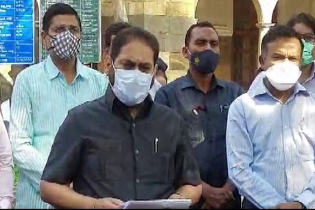 नागपुर में संक्रमण के कुल 1,89,466 केस हैं, जबकि 1 लाख 57 हजार 249 लोग इलाज पाकर स्वस्थ हुए हैं. ANI