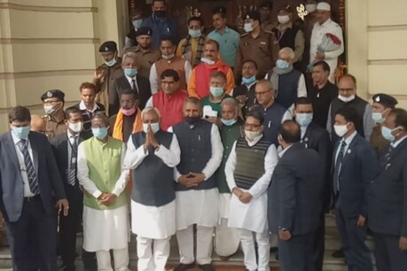सदन के भीतर सत्ता पक्ष से लेकर विपक्ष के विधायकों ने मुख्यमंत्री नीतीश कुमार को जन्मदिन की बधाइयां दीं.