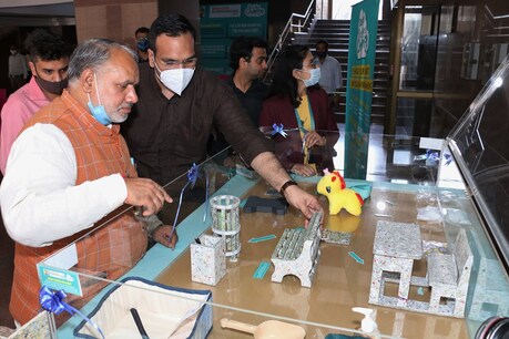 'बॉटल फॉर चेंज' के अंतर्गत प्लास्टिक अपशिष्ट संग्रहालय/ प्लास्टिक पुन:चक्रित कॉर्नर का उद्घाटन किया.