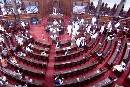 लोकसभा सचिवालय ने संसद परिसर के अंदर सांसदों के टीकाकरण की व्यवस्था की है.