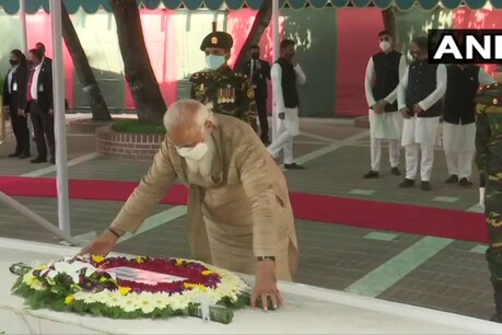 मुजीबुर रहमान की समाधी पर पहुंचे प्रधानमंत्री मोदी. (फोटो: ANI/Twitter)