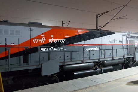 तुग़लकाबाद लोको शेड में इन इंजनों को स्वतंत्रता संग्राम की वीरांगनाओं का नाम दिया जा रहा है.