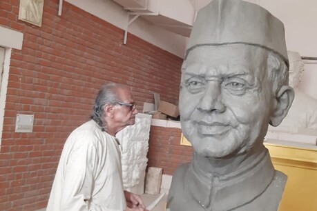 सम्मानित मूर्तिकार राम सुतार के घर पद्म भूषण से लाखों की चोरी हुई है। (फाइल फोटो)