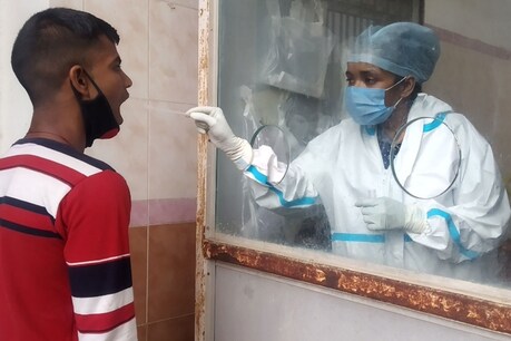 झारखंड में कोरोना की दूसरी लहर का खतरा नजदीक आ गया है.