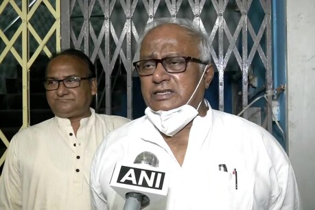 टीएमसी सांसद सौगत रॉय ने कहा कि मिथुन चक्रवर्ती आज के स्टार नहीं हैं, बल्कि बीते जमाने के स्टार हैं. ANI