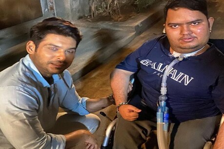 सिद्धार्थ अपने एक फैंस अनीस फारुकी से मिलने के लिए पहुंचे थे. (Instagram @aneesfarooqi)