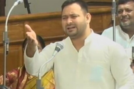 बिहार विधानसभा में मंत्री प्रमोद कुमार ने किया 'आपत्तिजनक' इशारा, भड़के तेजस्वी, और फिर...