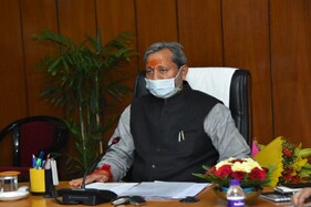 कोई फटे कपड़ों को ही अच्छा मानता है, तो बढ़िया है: पढ़ें CM तीरथ का इंटरव्यू