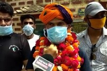 Photos: 40 KM पैदल चलकर रक्तदान करने पहुंचा शख्स, 42 बार दे चुका है खून