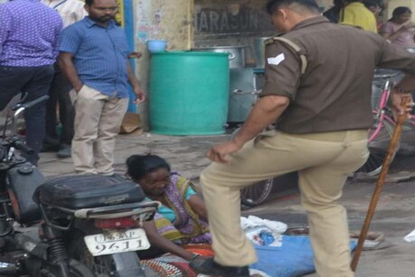 महाशिवरात्रि के अवसर पर, काशी में पुलिस का पाप, रुद्राक्ष की माला और स्त्री का डंक मारा गया।