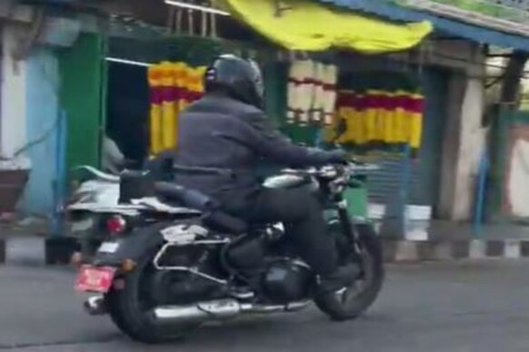 Royal Enfield की 650cc क्रूजर बाइक टेस्टिंग के दौरान स्पॉट हुई, जानें फीचर्स