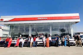 6 दोस्तों ने एक साथ खरीदी Mahindra XUV 300, इस पर आनंद महिंद्रा ने कही ये बात