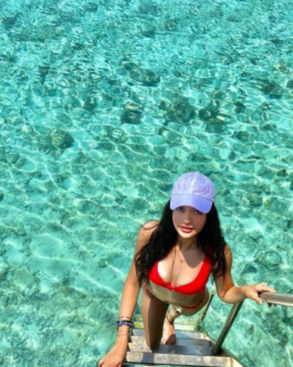 Varun Dhawan, Anjini Dhawan, social media, Anjini Dhawan Bikini photos, Anjini Dhawan bold Photos, वरुण धवन, अंजिनी धवन, सोशल मीडिया, अंजिनी धवन की बिकिनी फोटो