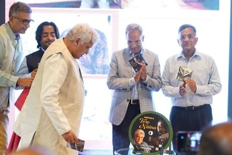 Javed Akhtar launched the song 'Tore Naina'.