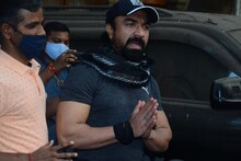 ड्रग्स केस में गिरफ्तारी के बाद मेडिकल के लिए पहुंचे एजाज खान, देखें तस्वीरें