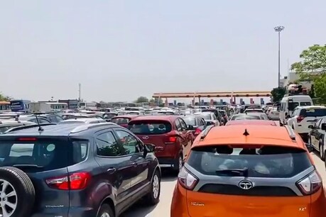 यमुना एक्सप्रेसवे पर लगा भीषण जाम