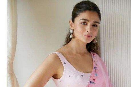 आलिया कई मौकों पर अनारकली सूट में नजर आती है.