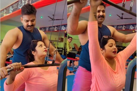 भोजपुरी फिल्म इंडस्ट्री (Bhojpuri Film Industry) के स्टार पवन सिंह (Pawan Singh) और एक्ट्रेस अंजना सिंह (Anjana Singh) का एक वीडियो इन दिनों इंटरनेट पर छाया हुआ है. वीडियो में पवन ट्रेनर बन अंजना को हार्ड वर्कआउट कराते हुए दिख रहे हैं. वर्कआउट करने में अंजना की सांसे फूल रही हैं, लेकिन वो रुकी नहीं.