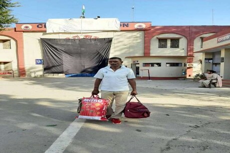 ललितपुर का रहने वाला विष्णु तिवारी रेप के झूठे केस में 20 साल से जेल में बंद था.