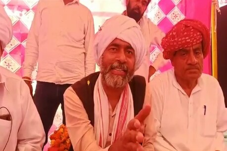 मेरठ में संयुक्त किसान मोर्चा के अध्यक्ष योगेंद्र यादव ने पीएम मोदी के लिए गलत शब्द का इस्तेमाल किया.