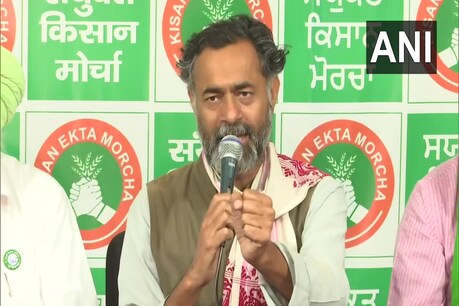 सिंघू बॉर्डर पर संयुक्त किसान मोर्चा की प्रेस कॉन्फ्रेंस के दौरान योगेन्द्र यादव. (ANI/2 March 2021)