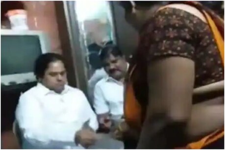 दावा किया जा रहा है कि ये वीडियो AIADMK के किसी स्थानीय नेता ने रिकॉर्ड किया है. (वीडियो ग्रैब)