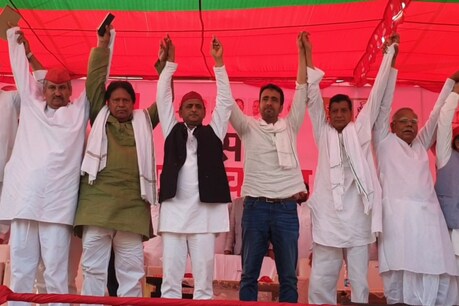 अखिलेश यादव ने विपक्ष पर जमकर हमला बोला.