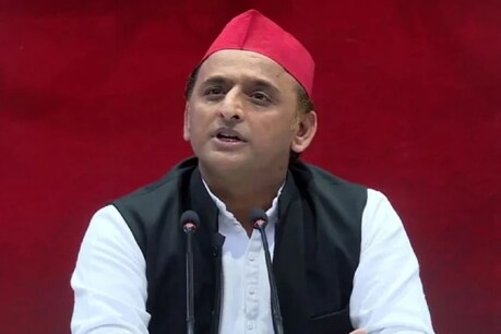 सिद्धार्थनगर में 20 लोगों को अलग अलग वैक्‍सीन लगने को लेकर सपा ने यूपी सरकार को घेरा है. 