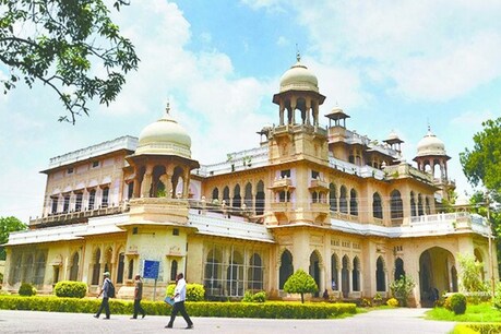 इलाहाबाद विश्वविद्यालय.