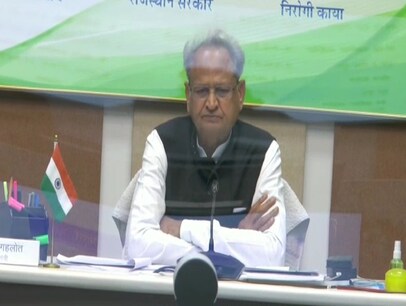 राजस्थान की अशोक गहलोत केंद्र की मोदी सरकार से ऑक्सीजन की मदद मांगी है.