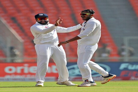 IND VS ENG: अक्षर पटेल की फिरकी में फंसा इंग्लैंड (साभार-एपी)