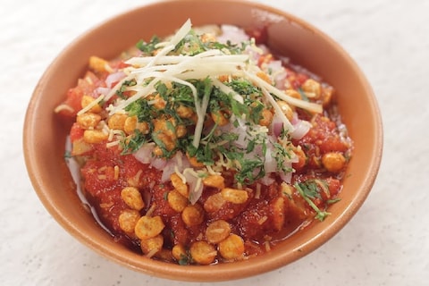 Tomato Chaat Recipe made with fresh tomatoes with spices and chatni famour  banarasi food pur – News18 हिंदी
