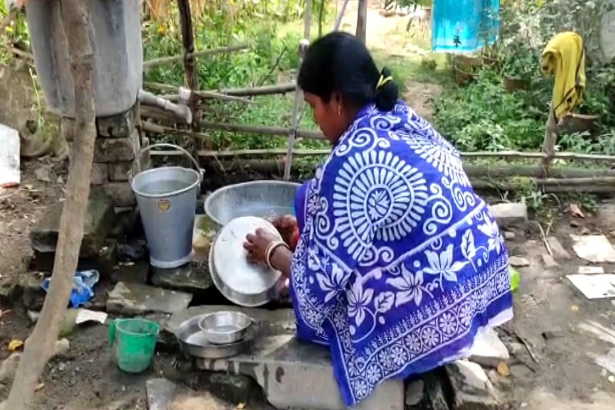 made Kalita Manjhi, made got mla ticket, Ausgram Vidhan Sabha Constituency, pm modi campagining her, west Bengal chunav, West bengal elections 2021, bjp, west bengal, mamata banerjee, TMC, pm modi, amit shah, West Bengal Election 2021, नौकरानी को मिला टिकट, बीजेपी ने दिया एक नौकरानी को टिकट, पीएम मोदी, टीएमसी, बंगाल चुनाव, कलिता मांझी, कालिता मांझी नौकरानी, पश्चिम बंगाल, बंगाल चुनाव 2021, पश्चिम बंगाल चुनाव, पश्चिम बंगाल विधानसभा चुनाव, घरों में बर्तन साफ करती है, आउस ग्राम विधानसभा सीट, मालिकों से डेढ़ महीने की छुट्टी मांगी, गुसकड़ा शहर, पूर्वी बर्दवान, आउस ग्राम विधानसभा सीट