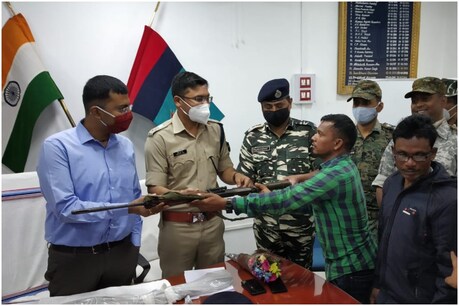 पिछले 5 सालों में 126 प्रतिबंधित संगठन के लोग या तो गिरफ्तार हुए हैं या तो उन्होंने आत्मसमर्पण किया है.