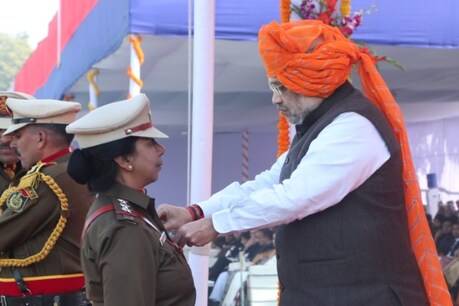 छंदा मजुमदार को प्रेसीडेंट मेडल मिल चुका है.