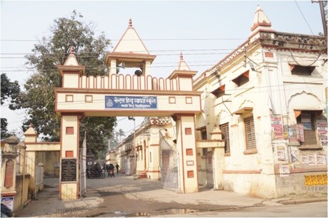 बीएचयू के कुलपति की अध्यक्षता में हाई पावर कमेटी की हुई बैठक में ऑफलाइन क्लास फिर बंद करने का निर्णय लिया गया